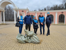 Представители Молодежного совета Кадастровой палаты по Калужской области приняли участие в уборке на территории парка «Губернский» Представители Молодежного совета Кадастровой палаты по Калужской области приняли участие в уборке на территории парка «Губернский»